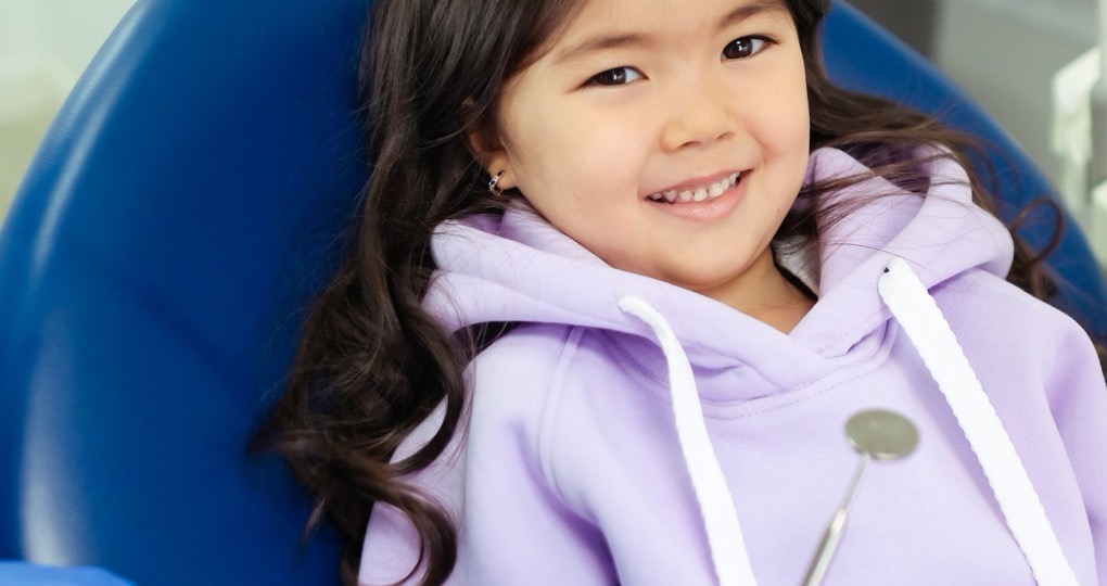歯科検診を受ける子ども
